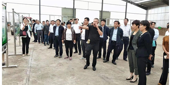 農(nóng)業(yè)農(nóng)村局長到我公司參觀指導 (4)